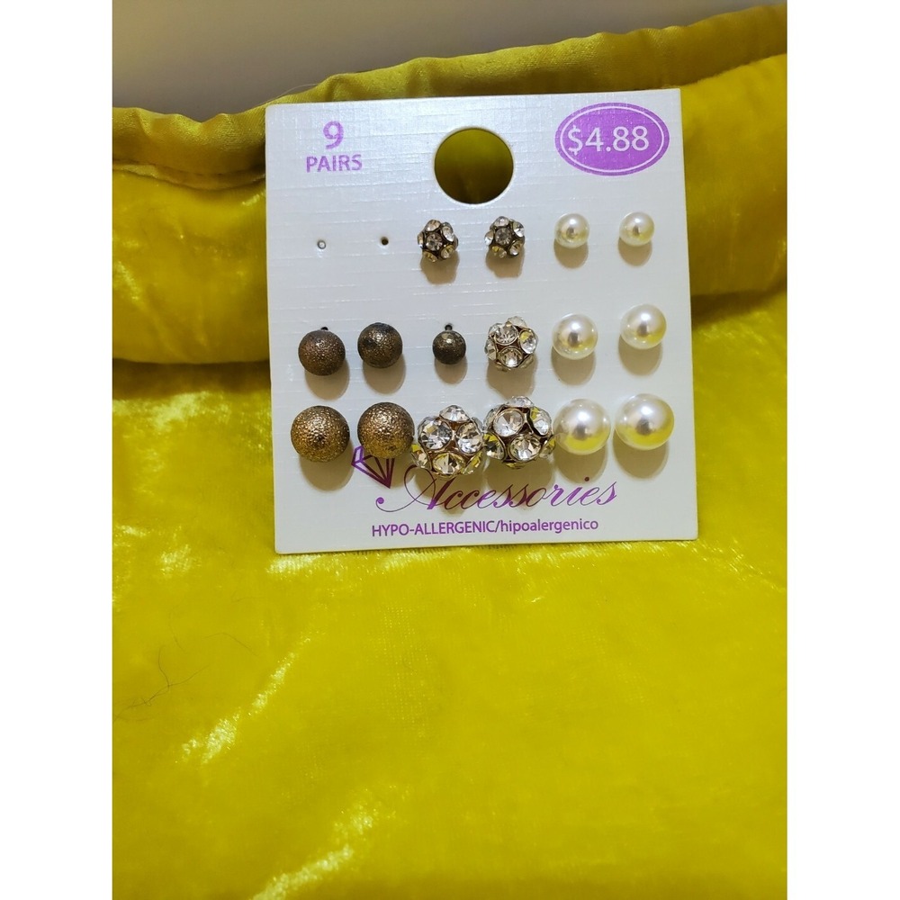 Vintage Earrings 8 Pair Most‎ without backs Not original Card